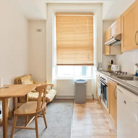 5 Clean Studio Near City Centre. Lägenhet