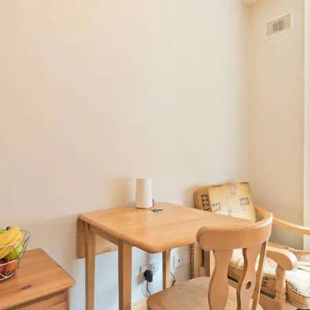 5 Clean Studio Near City Centre. *